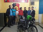 tiga-tersangka-pencurian-motor-yang-diringkus-pet_20170830_102312.jpg