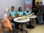 tika-bravani-kenakan-hijab_20150116_144803.jpg