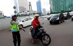 tilang-di-kawasan-larangan-sepeda-motor_20150118_170204.jpg