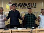 tim-advokasi-amunisi-peduli-demokrasi-melaporkan-komisioner-kpu-ke-bawaslu-soal-usia-capres.jpg