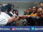 tim-bola-voli-bank-jatim-saat-dilepas-oleh-dirut-bank-jatim-r-soeroso_20161205_161128.jpg