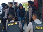 tim-densus-88-menggeledah-rumah-terduga-teroris-berinisial-dpjpg.jpg