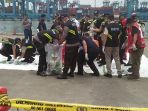 tim-dvi-kumpulkan-barang-milik-korban_20181030_120048.jpg