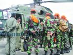 tim-evakuasi-korban-helikopter-jatuh_20161130_095534.jpg