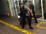 tim-gegana-amankan-lokasi-ledakan-di-mall-alam-sutera_20151028_185538.jpg