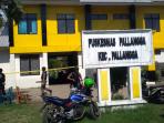 tim-gegana-brimob-polda-sulselbar-menyisir-puskesmas-palangga_20150513_140530.jpg