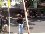 tim-gegana-cek-barang-diduga-bom-di-masjid-ahmad-yani_20160116_093302.jpg