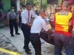 tim-identifikasi-polres-blitar-kota-bersama-taruna-akpol-mengevakuasi.jpg
