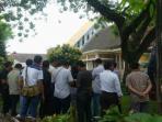 tim-jihandak-polres-medan-sterilkan-gereja_20160828_115604.jpg