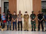 tim-jkw-pwi-dilepas-bupati-dandim-dan-kapolres-tabalong-kalsel-menuju-kalimantan-timur.jpg