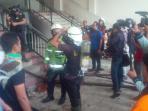 tim-labfor-identifikasi-gedung-plaza-sukaramai_20151210_150042.jpg