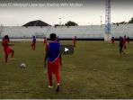 tim-martapura-fc-menjajal-lapangan-stadion-wilis-madiun_20170715_160125.jpg