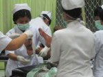 tim-medis-obati-warga-terkena-luapan-merapi.jpg