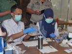 tim-menguji-bumbu-di-restoran-solaria-di-balikpapan_20151125_082819.jpg