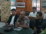 tim-penasihat-hukum-tersangka-tamron-alias-aon-timah.jpg