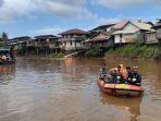tim-pencarian-wahyu-bocah-tercebur-di-sungai-sangatta.jpg