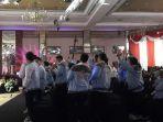 tim-pendukung-capres-cawapres-prabowo-gibran-meneriaki-tim-paslon-nomor-01-anies-cak-imin.jpg