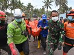 tim-penyelamat-berjibaku-mencari-korban-letusan-semeru_20211206_202838.jpg