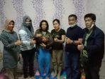 tim-polda-jambi-mengembalikkan-bayi-dua-bulan-ke-keluarganya-pada-senin-2192020.jpg