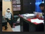 tim-polres-sinjai-mengamankan-pelaku-pembuang-bayi-berinisi_20170804_130226.jpg