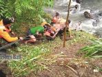 tim-reaksi-cepat-bpbd-klungkung-di-tengah-guyuran-hujan-melakuu_20170713_154744.jpg