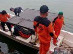 tim-sar-aceh-utara-evakuasi-mayat-di-pantai-ujong-blang.jpg