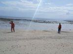 tim-sar-cari-korban-di-pantai-londalima.jpg