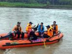 tim-sar-cari-korban-hanyut_20150221_105016.jpg