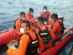 tim-sar-gabungan-saat-bersiap-melakukan-pencarian-terhadap-korban-tabrakan.jpg
