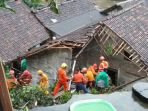 tim-sar-gabungan-saat-melak_20171129_034702.jpg