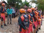 tim-sar-lakukan-pencarian-lima-korban-hilang-akibat-banjir-bandang-di-kabupaten-pesisir-selatan.jpg