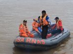 tim-sar-temukan-korban-tenggelam_20180304_082015.jpg
