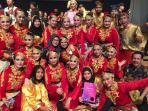 tim-tari-indonesia-raih-dua-penghargaan-bergengsi-di-folklore-malaysia_20160801_143318.jpg