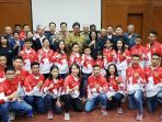 tim-wushu-indonesia-ke-kejuaraan-dunia-wushu-yunior-dilepas-airlangga-hartarto_20180708_231056.jpg