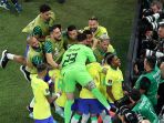 timnas-brasil-merayakan-gol-pertama_20221129_005155.jpg