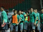 timnas-indonesia-aff-suzuki-cup-2016-latihan_20161205_162839.jpg