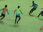 timnas-indonesia-aff-suzuki-cup-2016-latihan_20161205_162842.jpg