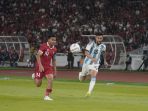 Berita Foto : Melihat Aksi Asnawi Jaga Ketat Pemain Argentina