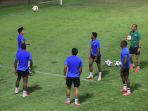 timnas-indonesia-jalani-latihan-jelang-tc-ke-turki_20211109_232000.jpg