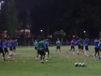 timnas-indonesia-jalani-latihan-jelang-tc-ke-turki_20211109_232247.jpg