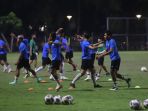 timnas-indonesia-jalani-latihan-jelang-tc-ke-turki_20211109_232444.jpg