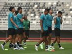 timnas-indonesia-latihan-di-di-stadion-gelora-bung-tomo-gbt_20230606_160547.jpg