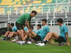 timnas-indonesia-latihan-di-di-stadion-gelora-bung-tomo-gbt_20230606_160557.jpg
