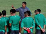 timnas-indonesia-u-19-lakukan-latihan_20170321_122740.jpg