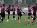 timnas-indonesia-u-23-latihan-persiapan-sea-games_20220412_193129.jpg