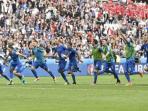 timnas-italia-berselebrasi-usai-tundukkan-spanyol_20160711_063215.jpg