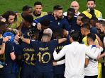 timnas-prancis-berdiskusi-di-tengah-lapangan_20221219_002431.jpg