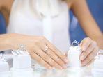 tips-memilih-cincin-berlian-sesuai-ukuran-jari-dan-tangan-supaya-makin-memesona.jpg