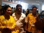 titiek-soeharto-melayani-foto-di-munas-golkar_20141202_120847.jpg
