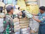 tni-al-gagalkan-penyeludupan-25-konteiner-barang-bekas_20180810_131816.jpg